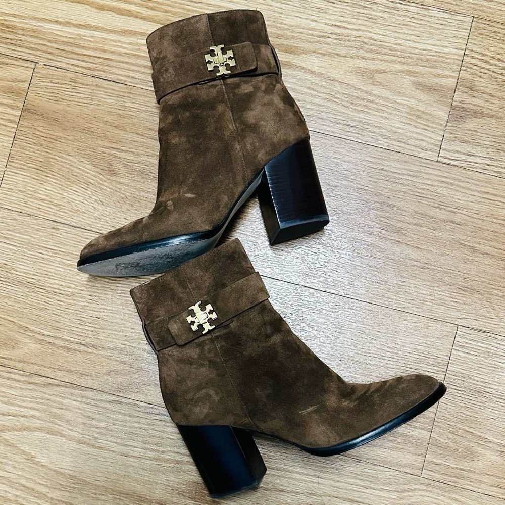 Tory Burch 
TURNLOCK HEELED DARK CHOCOLATE ANKLE BOOT